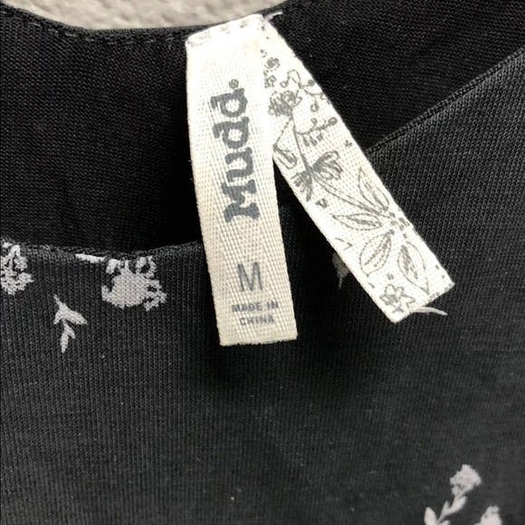 Cute Flowy Top - Picture 3 of 3